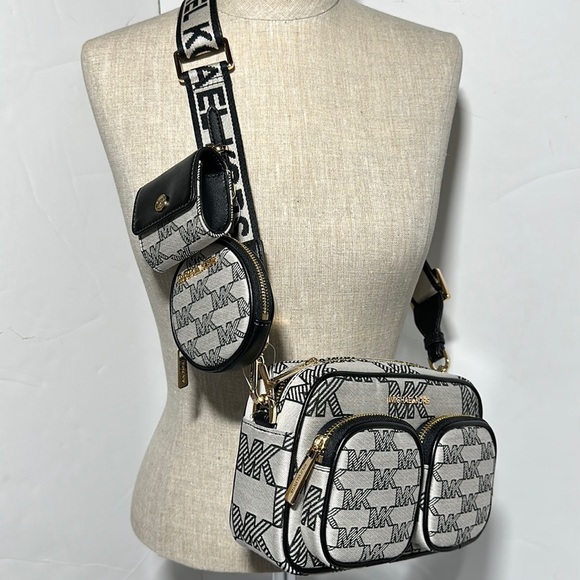 Michael Kors Handbags - Michael Kors Jacquard Jet Set travel crossbody black tech pocket pouches AirPods